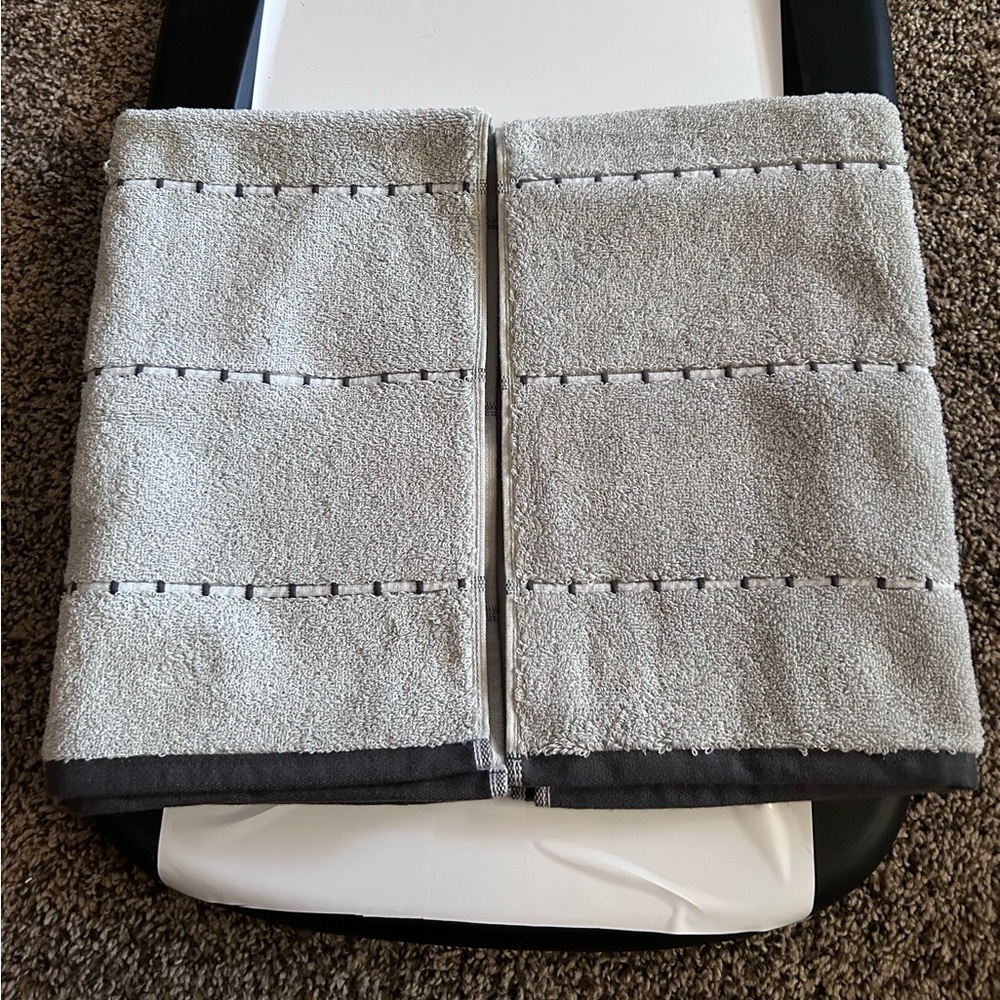 BETTER HOMES AND GARDENS CALDWELL STRIPE HAND TOWELS (2)